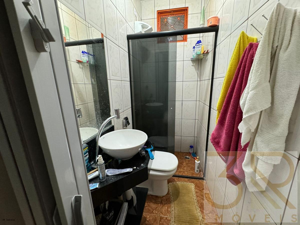 Casa à venda com 5 quartos, 200m² - Foto 4