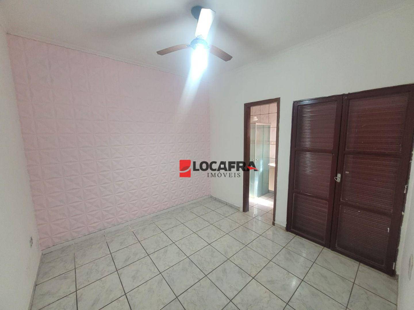 Casa para alugar com 2 quartos, 100m² - Foto 10