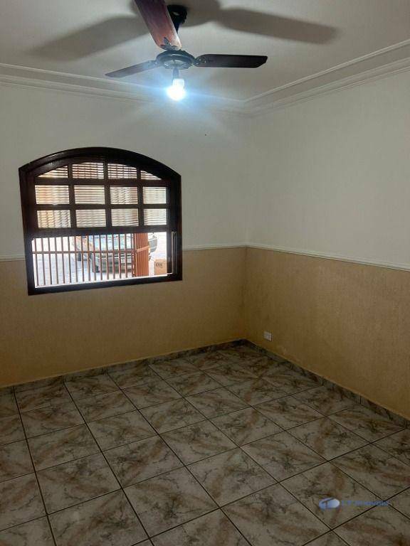 Casa à venda com 3 quartos, 98m² - Foto 11