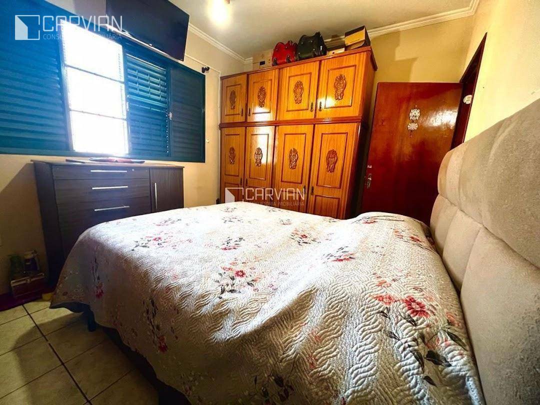 Casa à venda com 2 quartos, 80m² - Foto 18