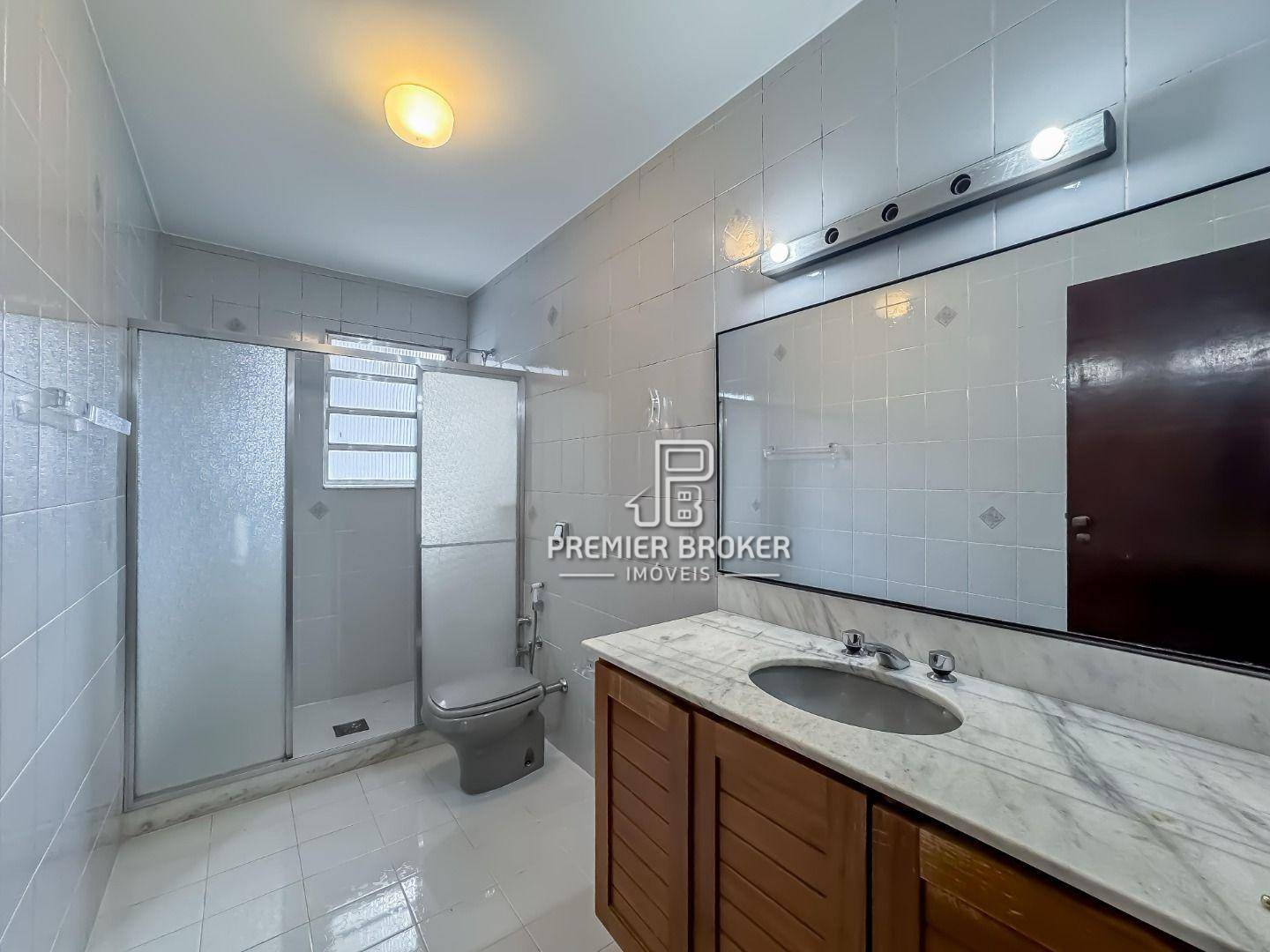 Casa de Condomínio à venda com 4 quartos, 250m² - Foto 32