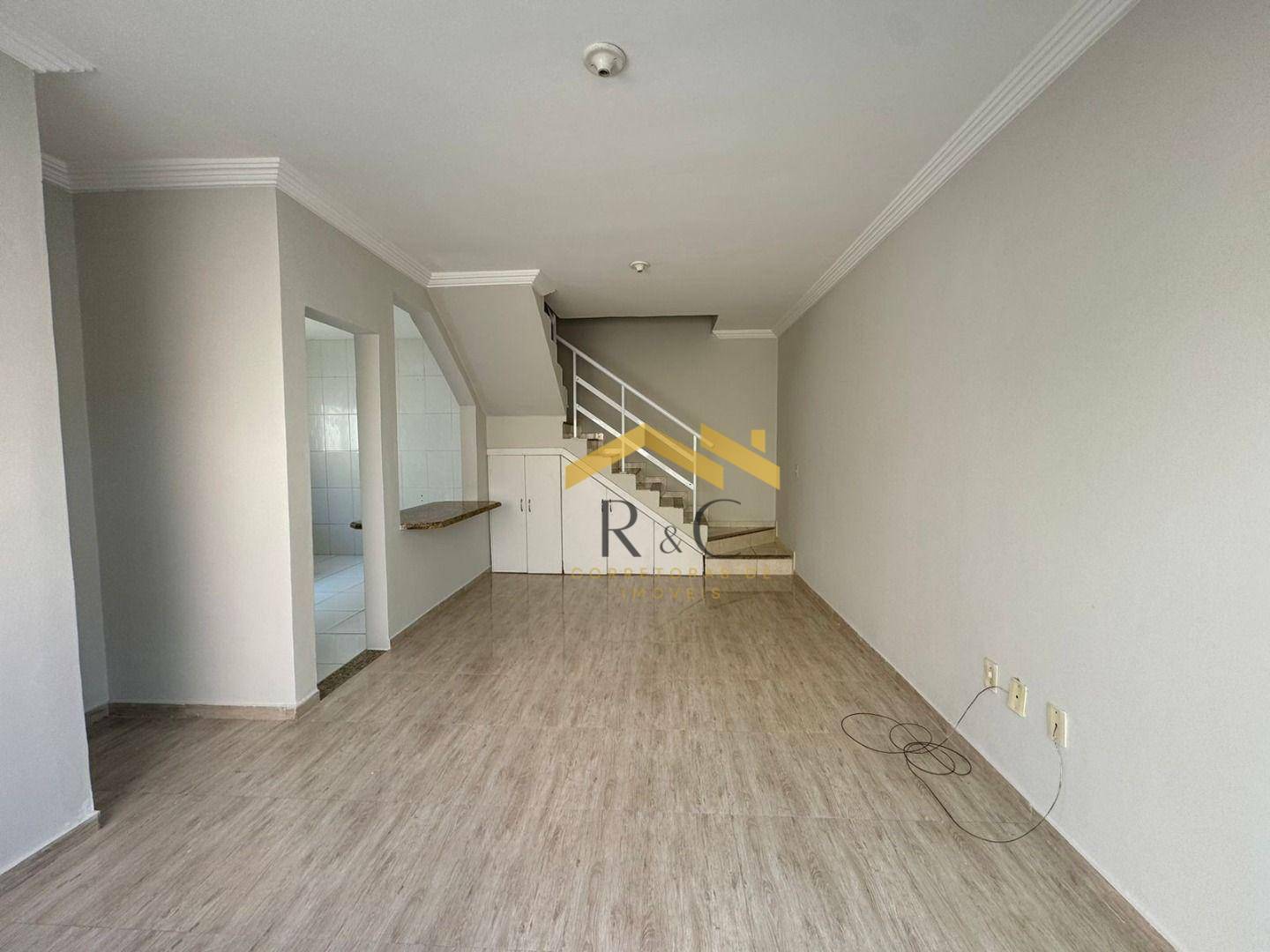 Casa à venda com 2 quartos, 115m² - Foto 2