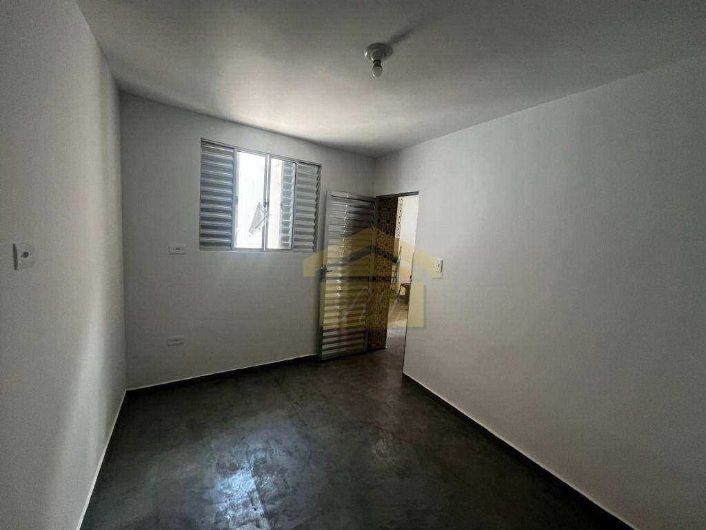 Casa para alugar com 2 quartos, 40m² - Foto 3