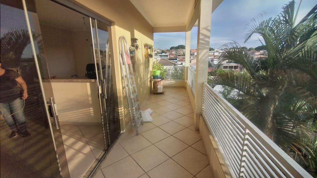 Casa à venda com 3 quartos, 216m² - Foto 9