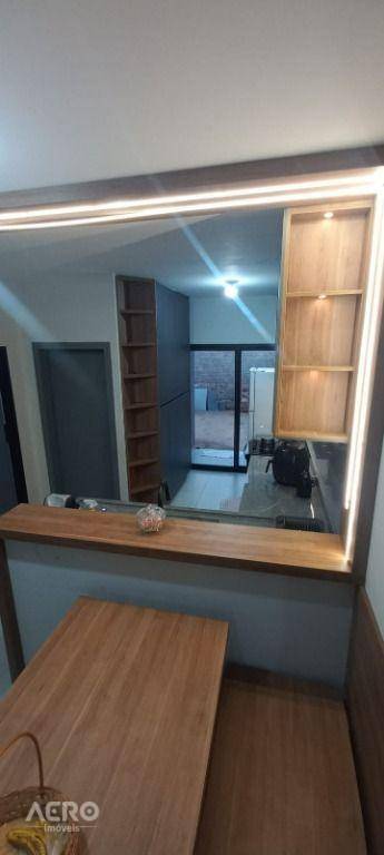 Casa à venda com 2 quartos, 51m² - Foto 2