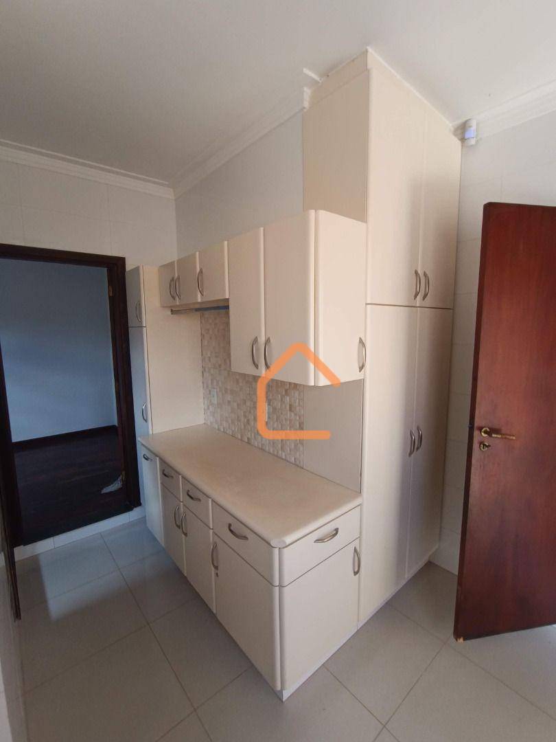Casa para alugar com 4 quartos, 378m² - Foto 29