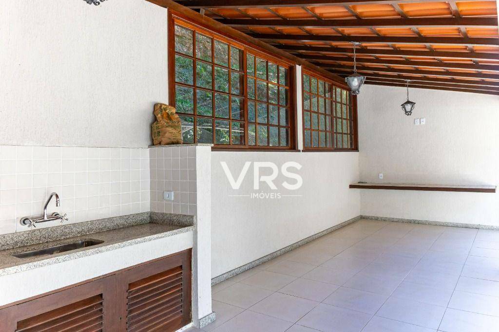 Casa de Condomínio à venda e aluguel com 5 quartos, 300m² - Foto 44