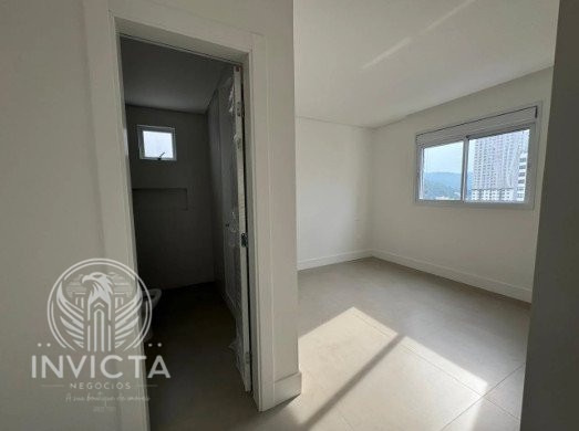 Apartamento à venda com 3 quartos, 125m² - Foto 7