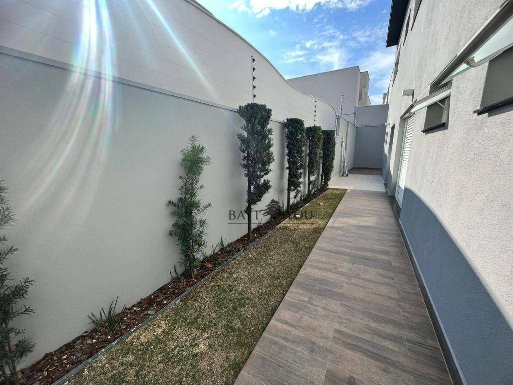 Casa de Condomínio para alugar com 4 quartos, 321m² - Foto 33