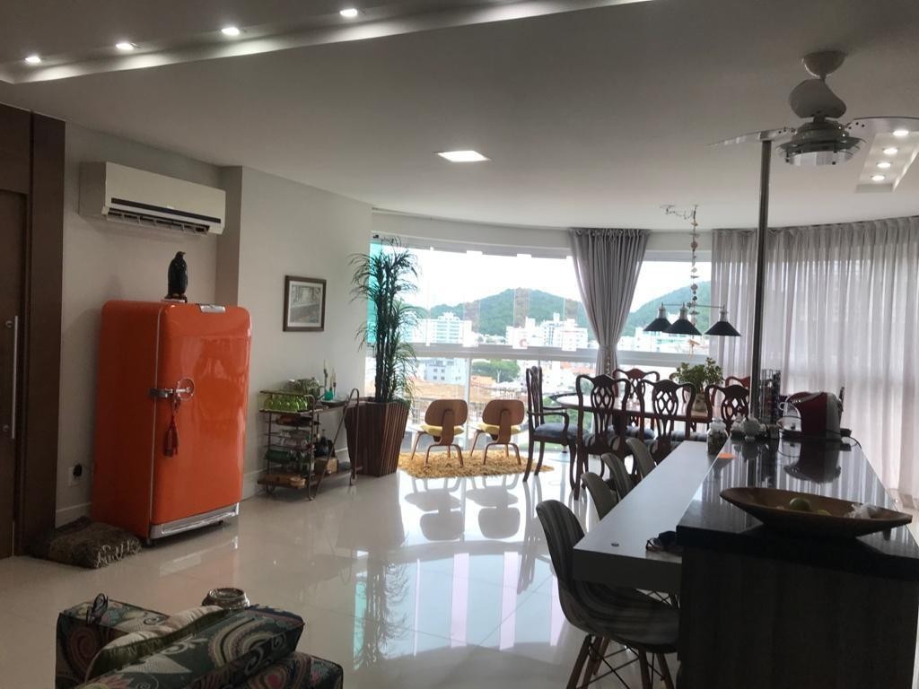 Apartamento à venda com 3 quartos, 136m² - Foto 3