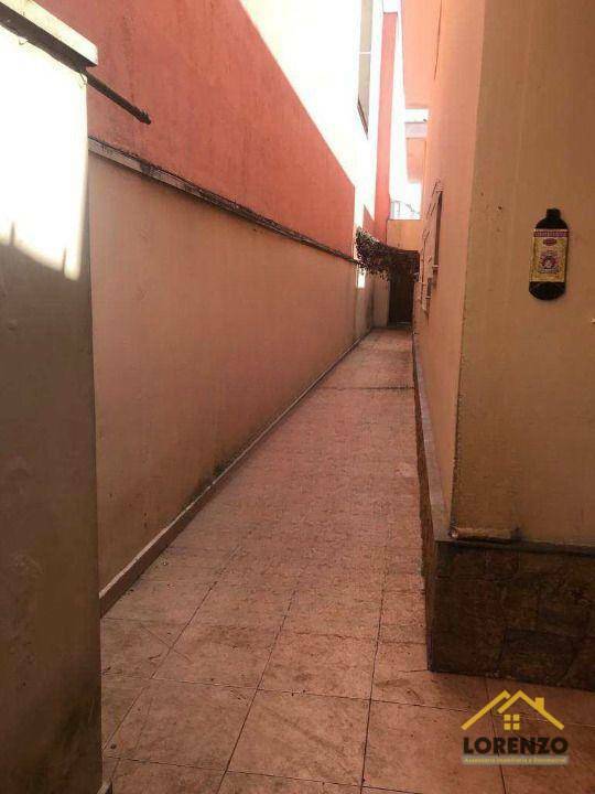 Sobrado à venda com 3 quartos, 247m² - Foto 1