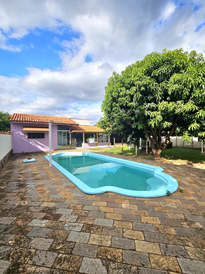 Casa à venda com 3 quartos, 800m² - Foto 1