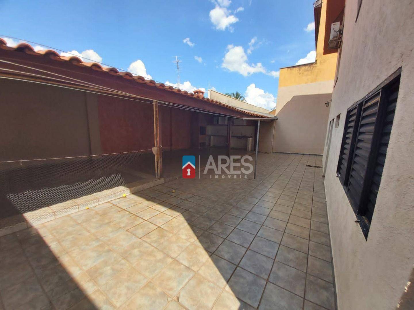 Casa para alugar com 3 quartos, 230m² - Foto 19