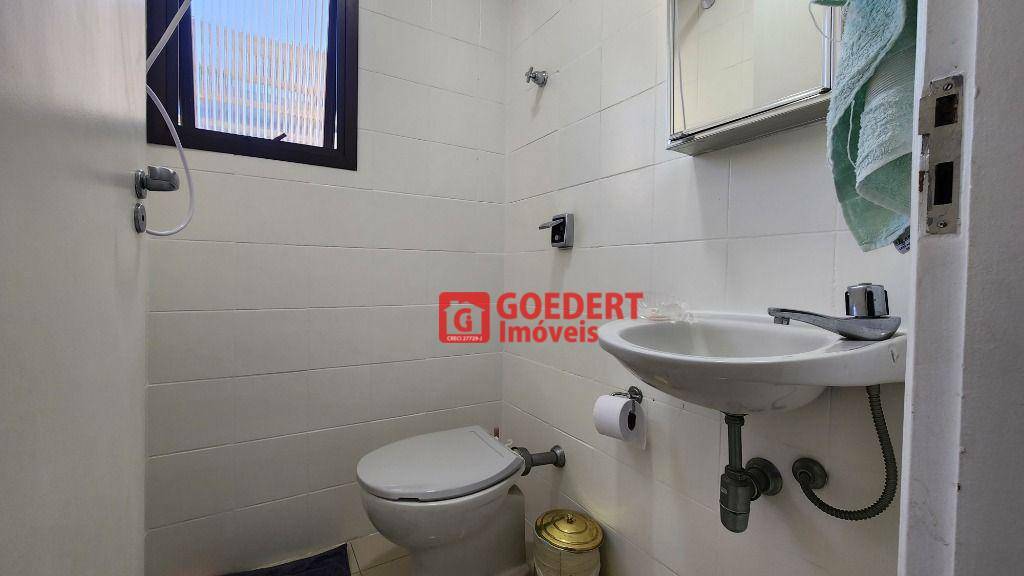 Apartamento para alugar com 3 quartos, 168m² - Foto 18