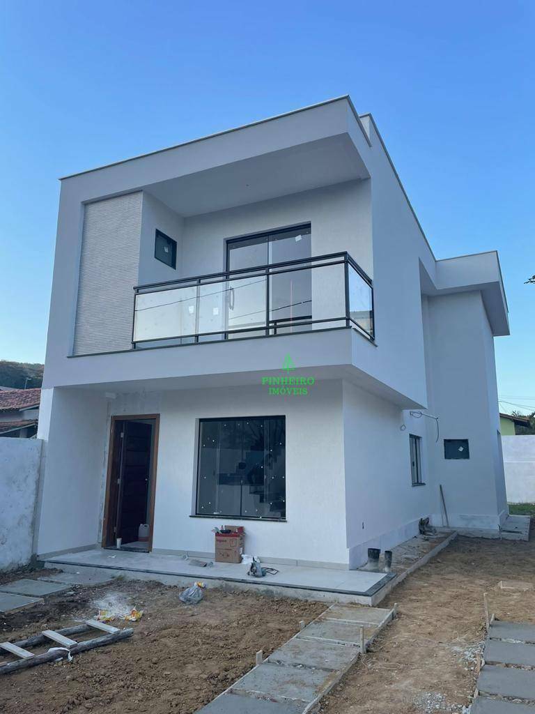 Casa à venda com 3 quartos, 135m² - Foto 1