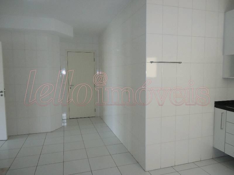 Apartamento para alugar com 3 quartos, 140m² - Foto 15