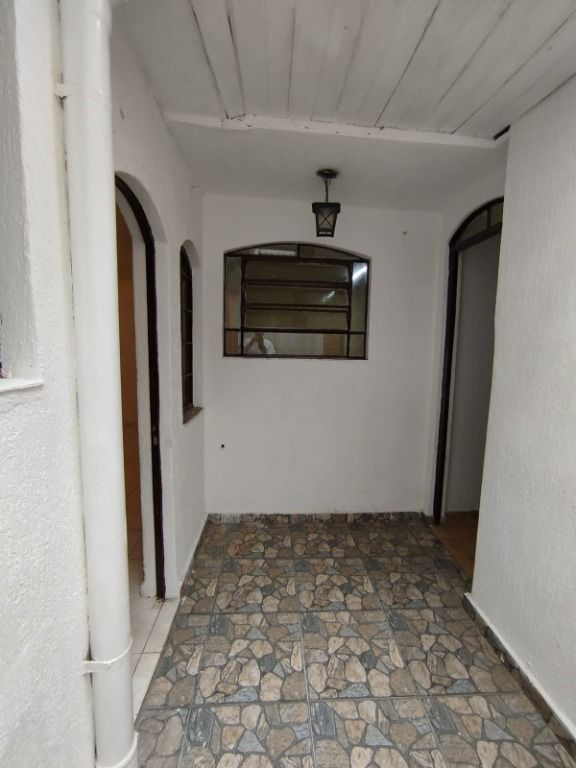 Casa para alugar com 2 quartos, 40m² - Foto 22