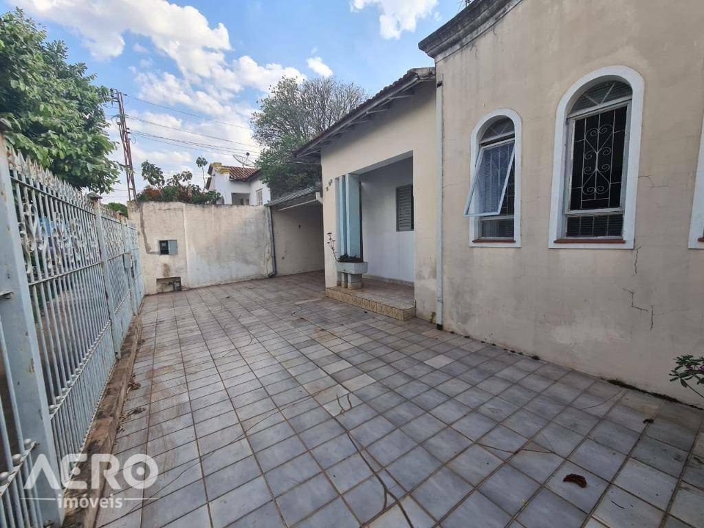 Casa à venda com 3 quartos, 160m² - Foto 2