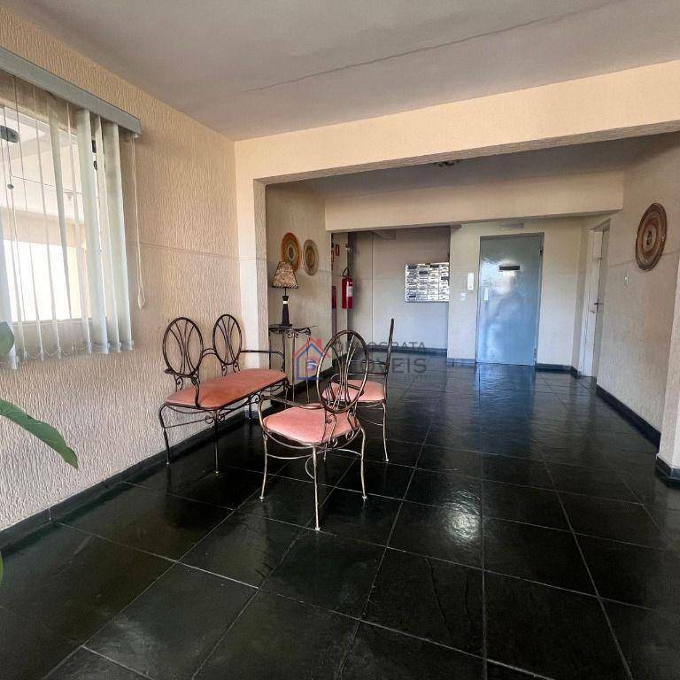 Apartamento à venda com 2 quartos, 85m² - Foto 18