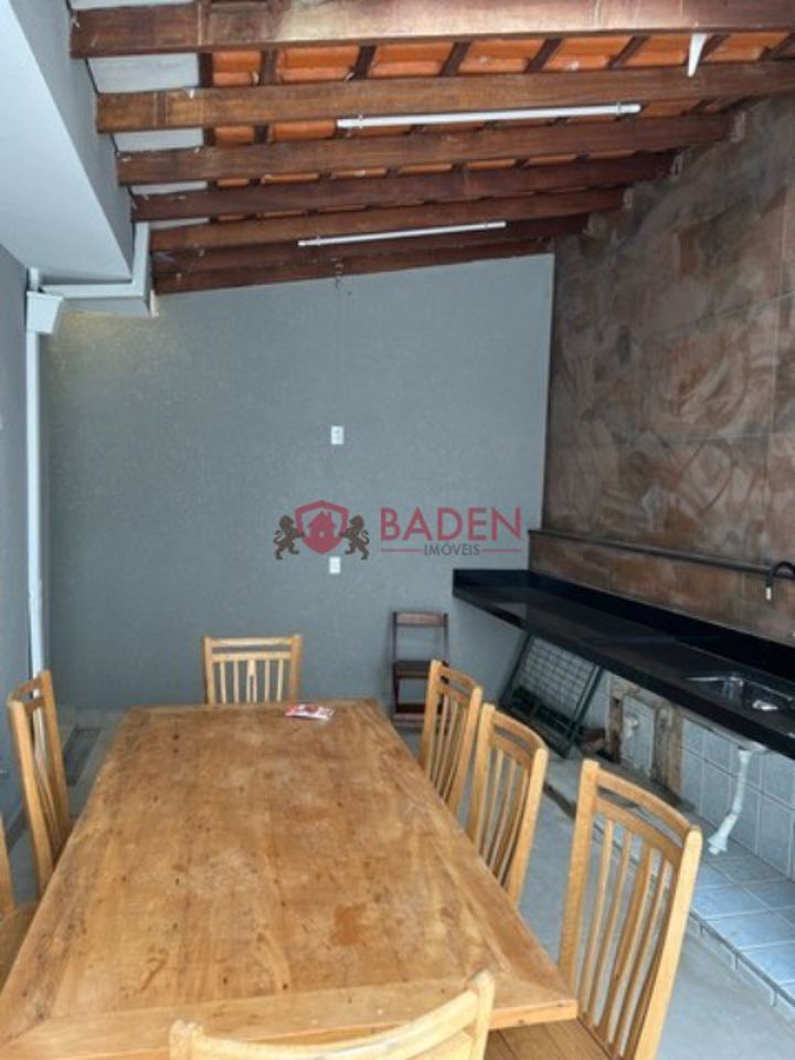 Casa à venda com 4 quartos, 300m² - Foto 5