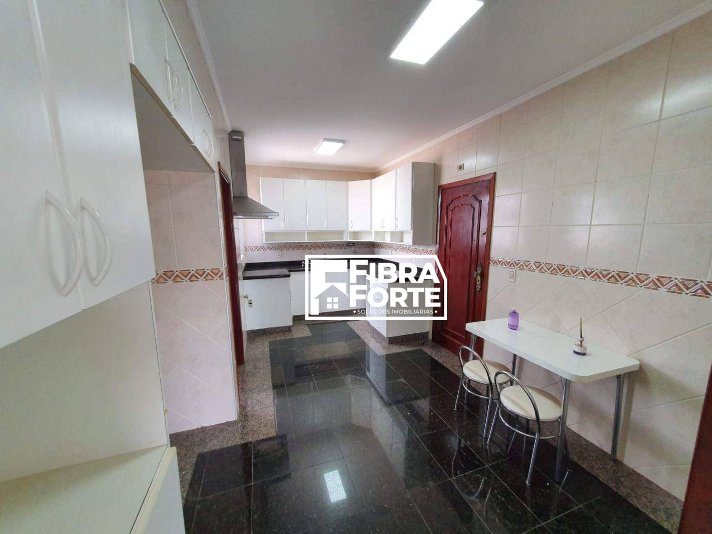 Apartamento para alugar com 4 quartos, 150m² - Foto 25