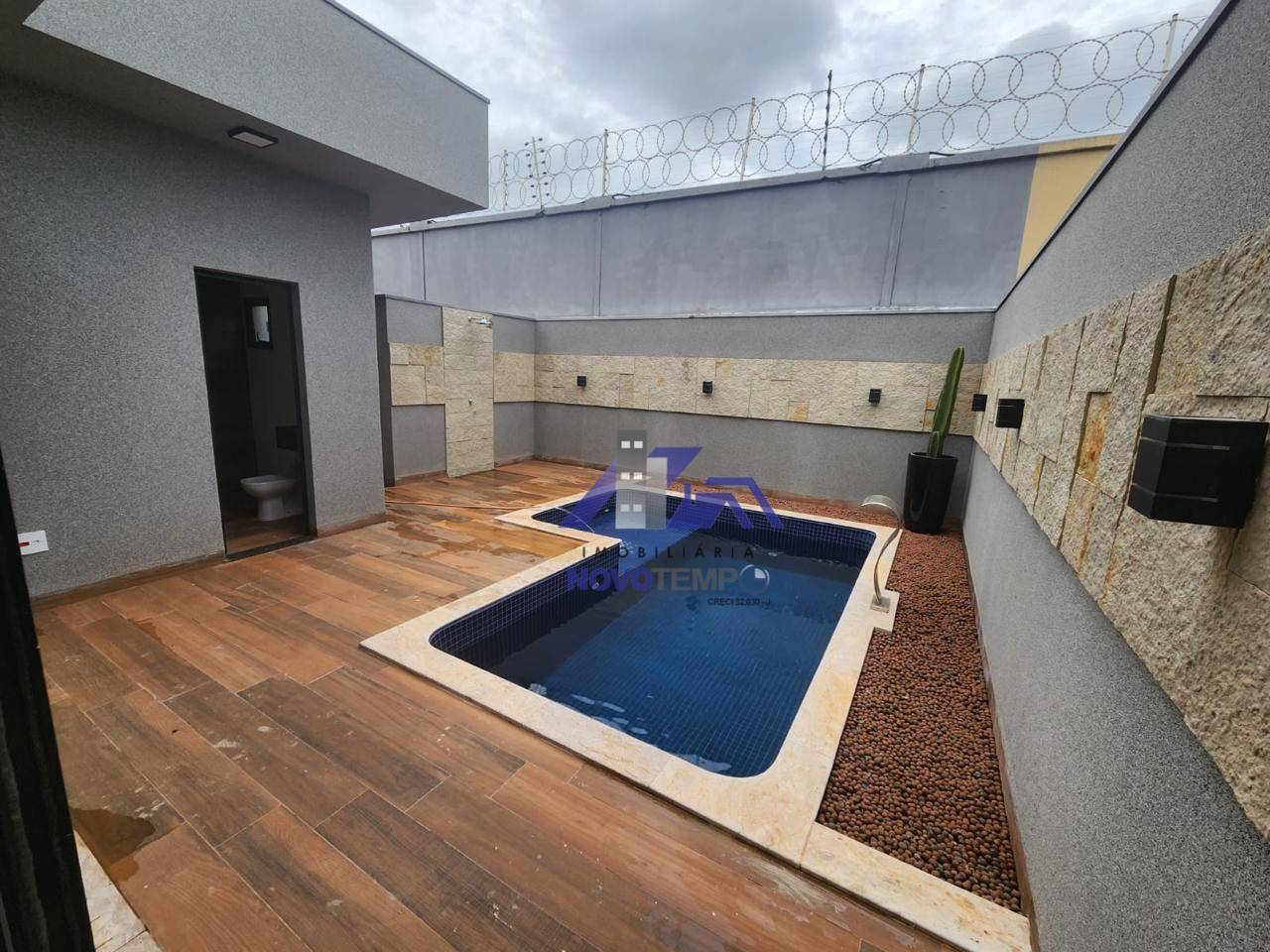 Casa de Condomínio à venda com 3 quartos, 269m² - Foto 1