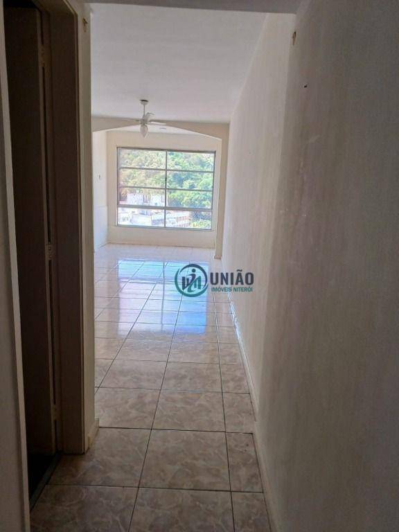 Apartamento à venda com 2 quartos, 75m² - Foto 2