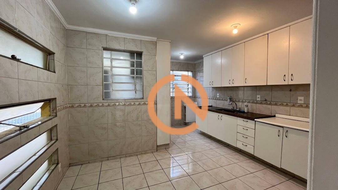 Sobrado para alugar com 3 quartos, 200m² - Foto 11