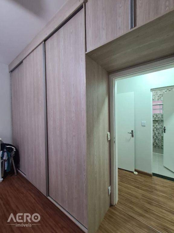 Casa à venda com 3 quartos, 248m² - Foto 18