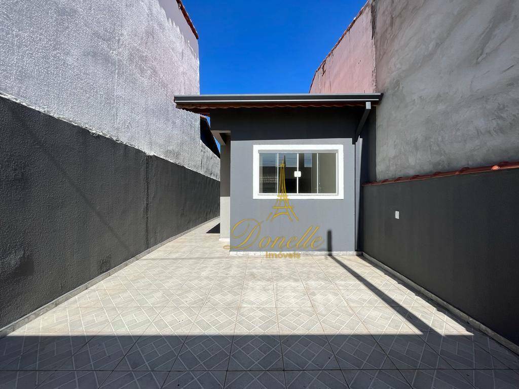 Casa à venda com 2 quartos, 70m² - Foto 4