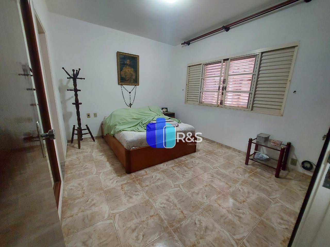 Casa para alugar com 4 quartos, 300m² - Foto 4