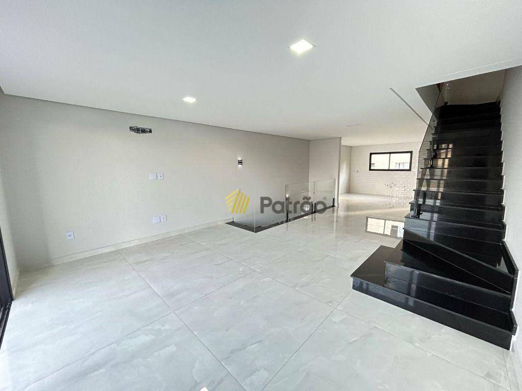 Sobrado à venda com 3 quartos, 214m² - Foto 4