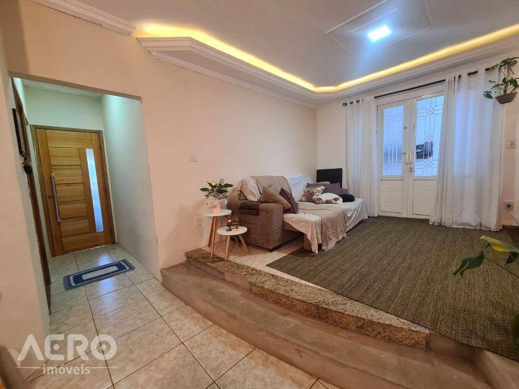 Casa à venda com 3 quartos, 162m² - Foto 10