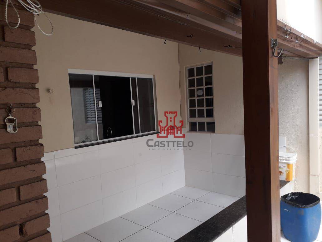 Casa à venda com 4 quartos, 190m² - Foto 4