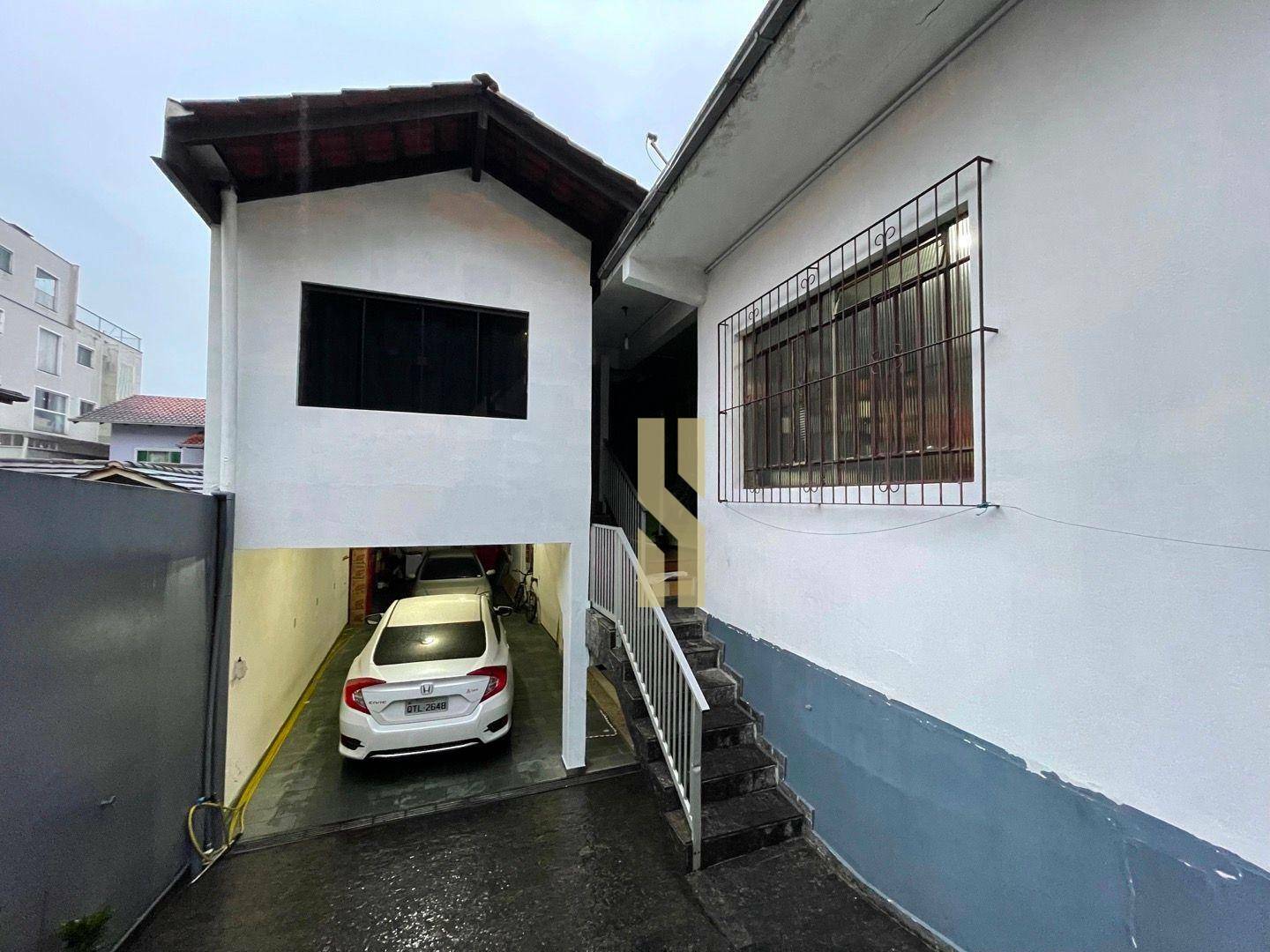 Casa à venda com 4 quartos, 400m² - Foto 1