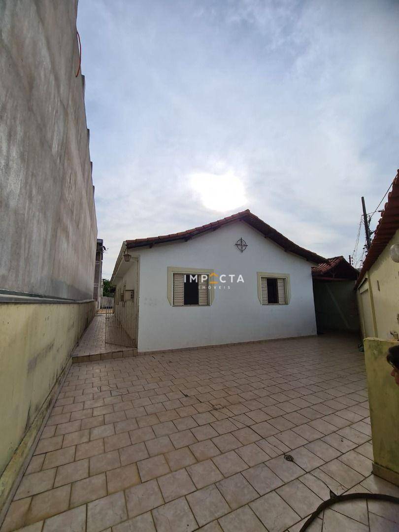 Casa à venda com 6 quartos, 270m² - Foto 1