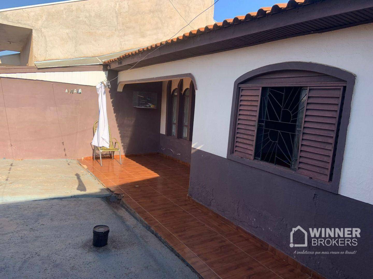 Casa à venda com 4 quartos, 132m² - Foto 2