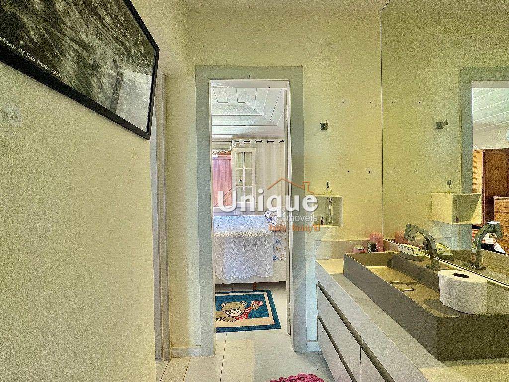 Casa à venda com 6 quartos, 400m² - Foto 34
