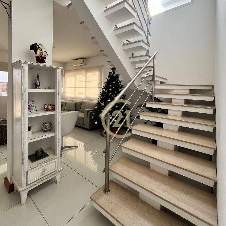 Casa de Condomínio à venda com 4 quartos, 315m² - Foto 17