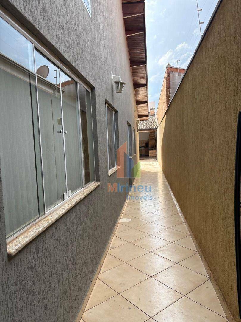 Casa, 4 quartos, 208 m² - Foto 3