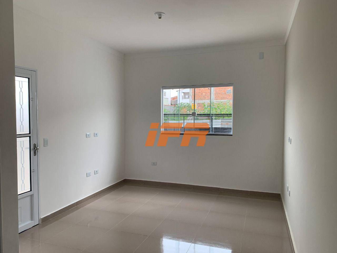 Casa à venda com 2 quartos, 65m² - Foto 2