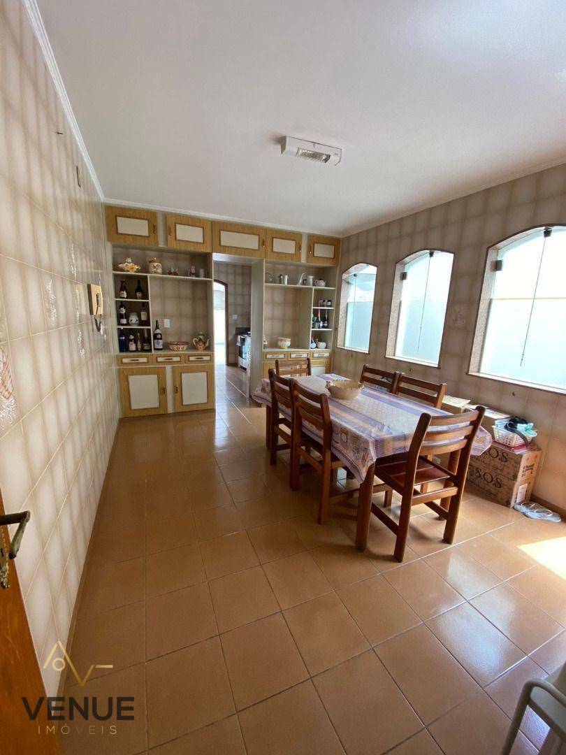 Sobrado à venda com 5 quartos, 174m² - Foto 2