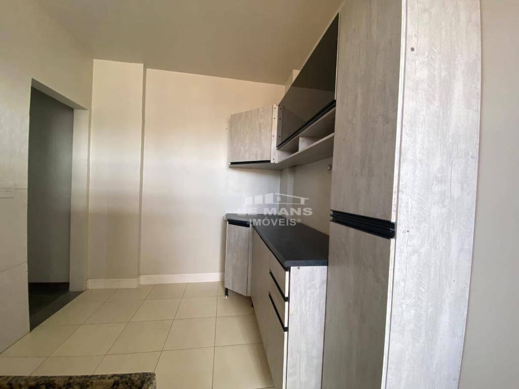 Apartamento à venda com 2 quartos, 80m² - Foto 2