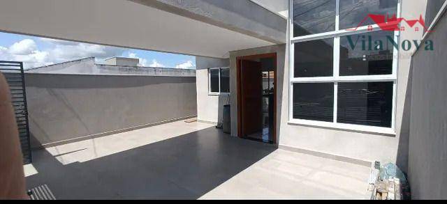 Casa à venda com 3 quartos, 102m² - Foto 1