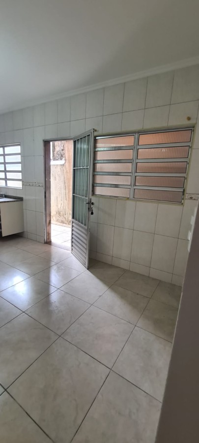 Sobrado à venda com 3 quartos, 248m² - Foto 2