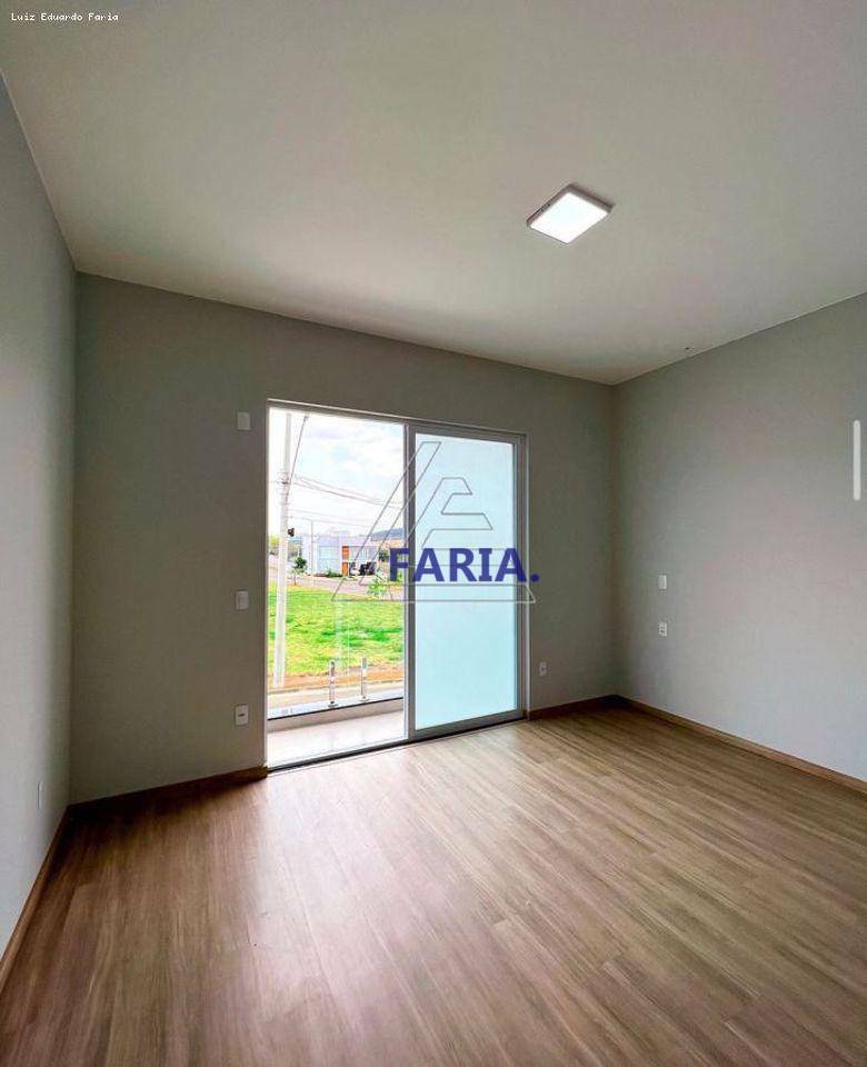 Casa à venda com 3 quartos, 220m² - Foto 6