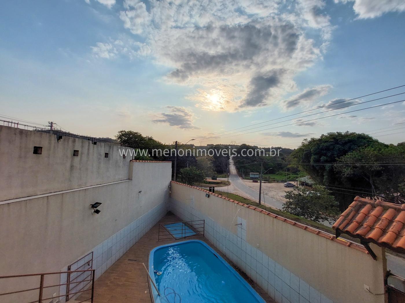 Casa à venda com 4 quartos, 250m² - Foto 1