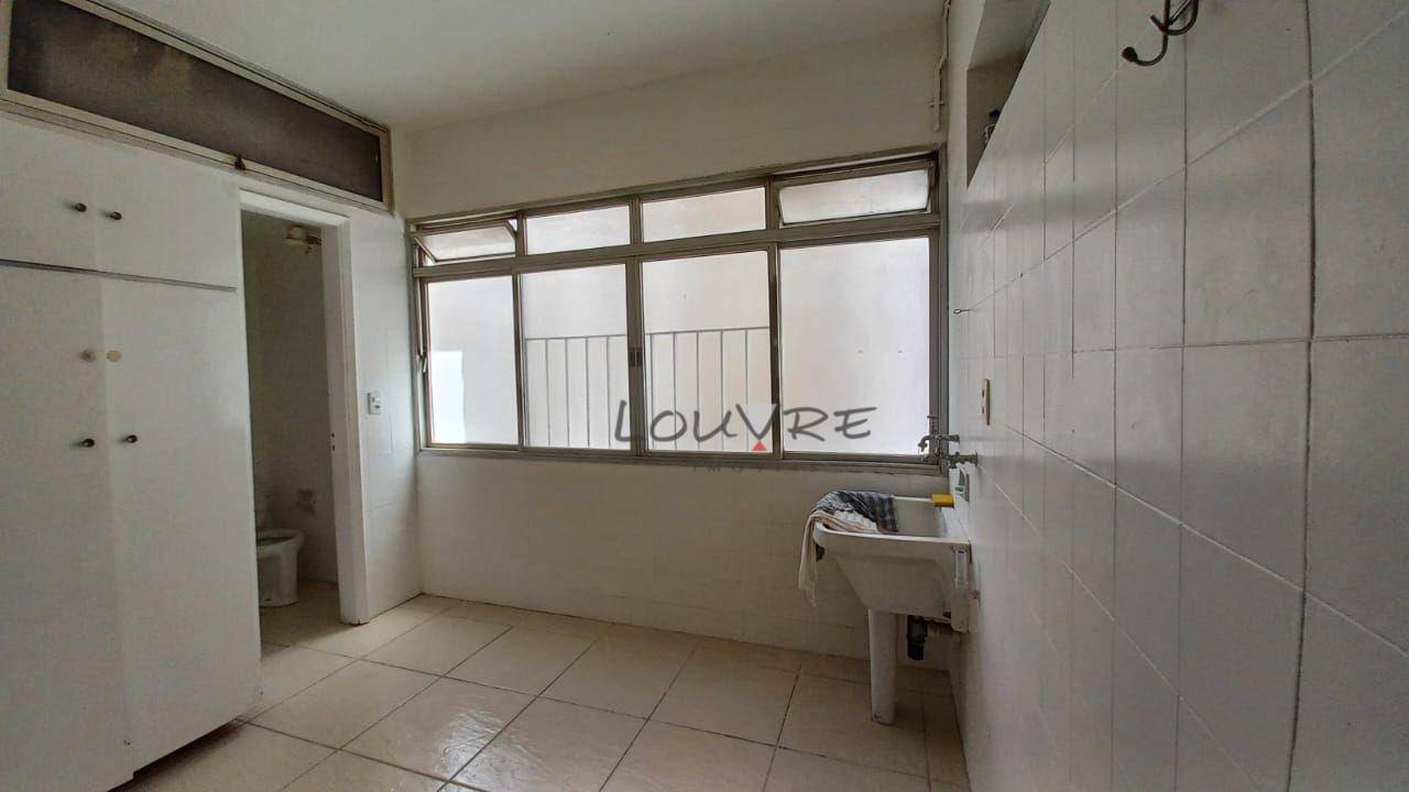 Apartamento para alugar com 3 quartos, 135m² - Foto 17