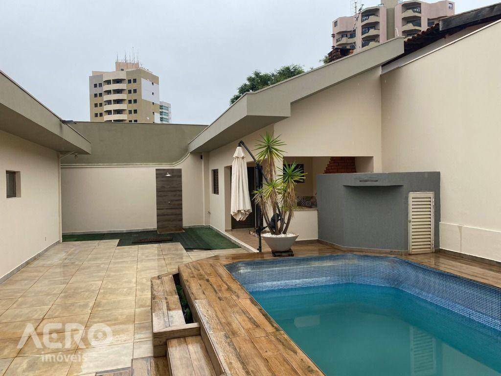 Casa à venda com 4 quartos, 300m² - Foto 5