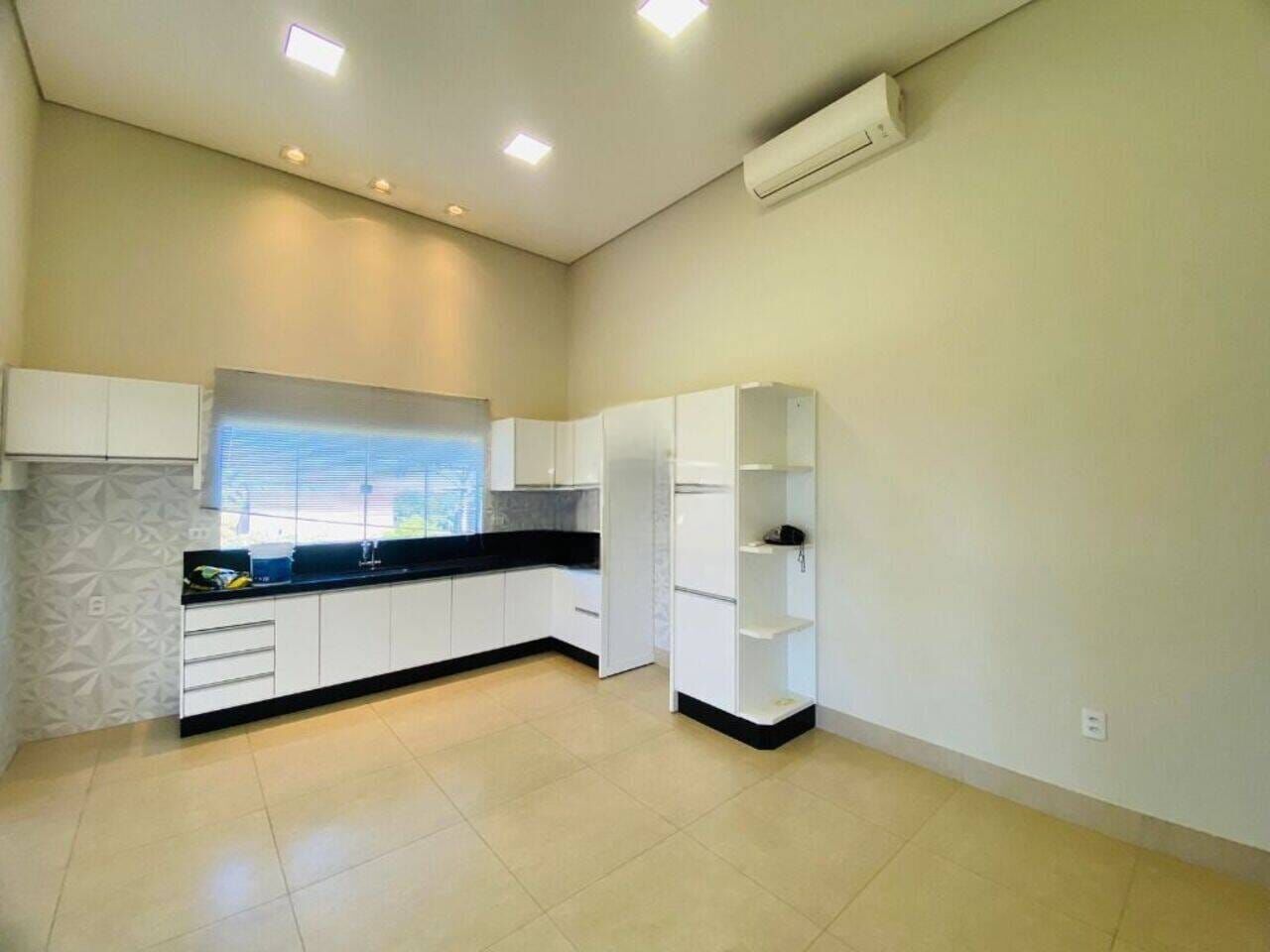 Casa para alugar com 3 quartos, 250m² - Foto 6